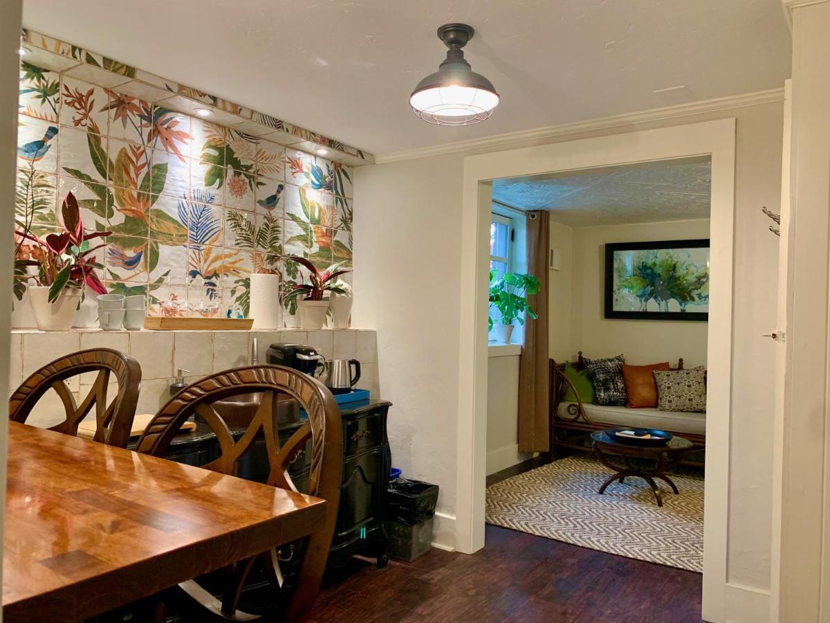 Guest house Laurelhurst Historic Dougan Suites